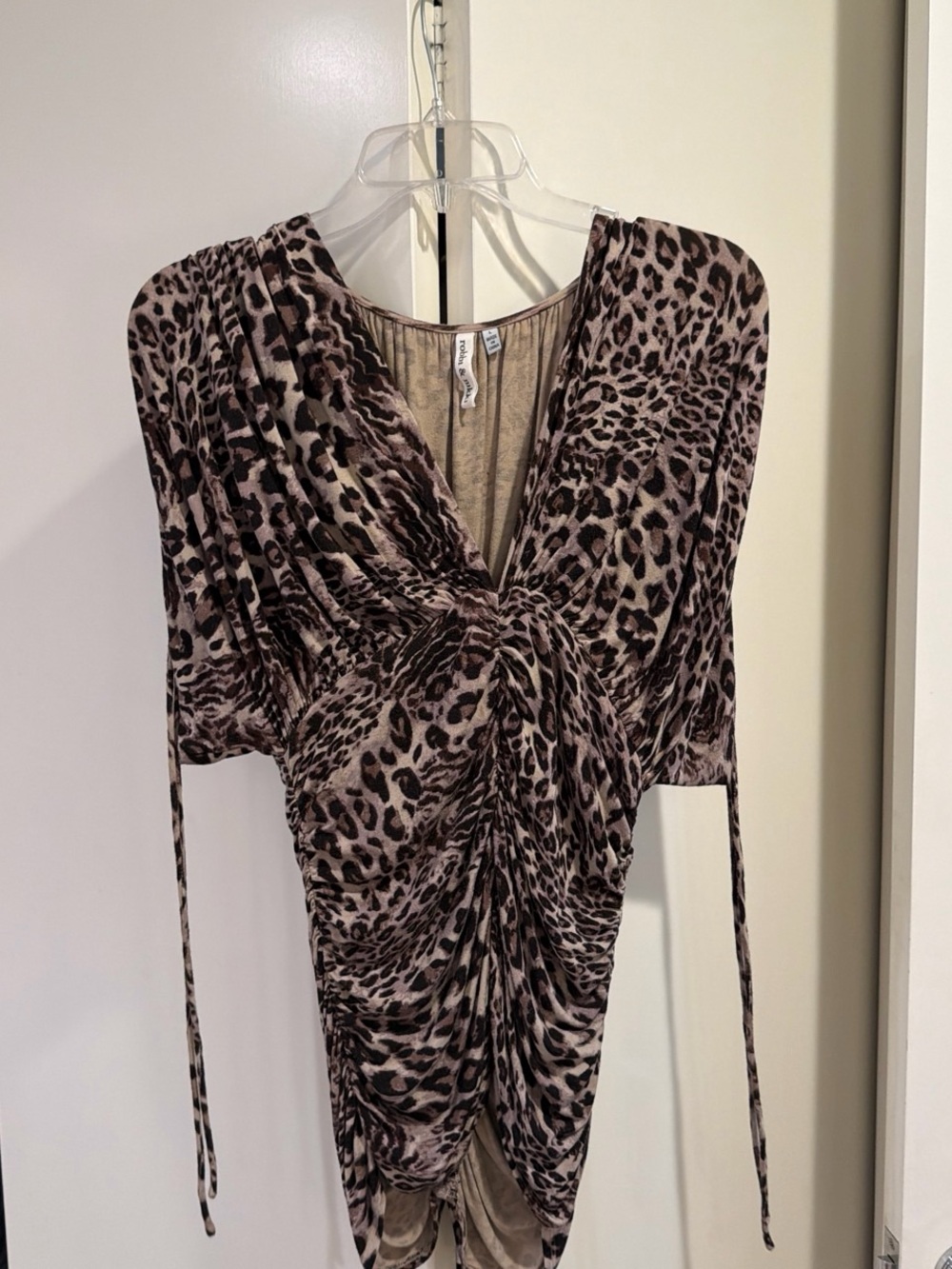 Robbi & Nikki - Leopard Print Ruched V-Neck top
